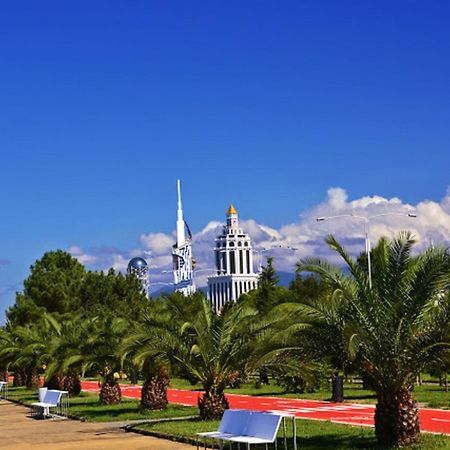 Viva Blue Batumi Aparthotel Exterior foto