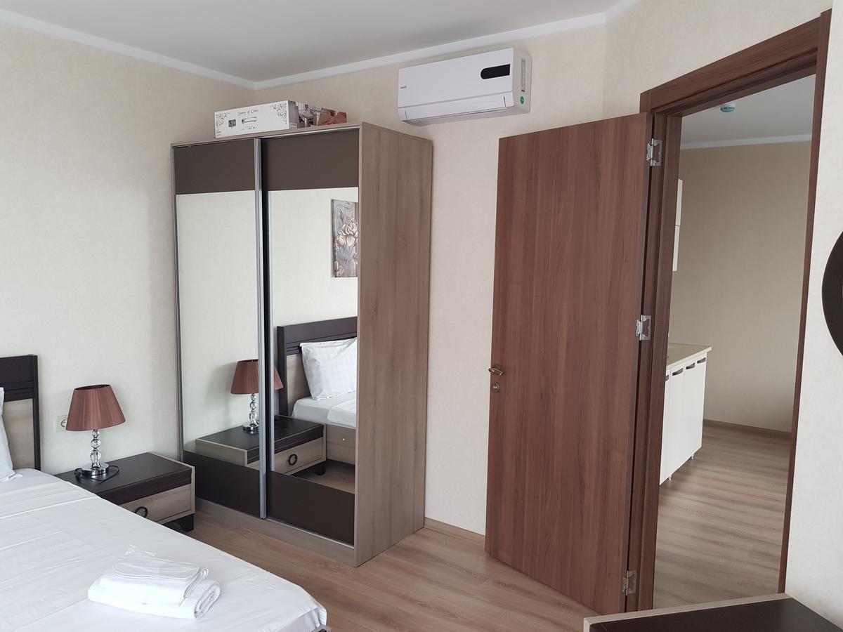 Viva Blue Batumi Aparthotel Exterior foto