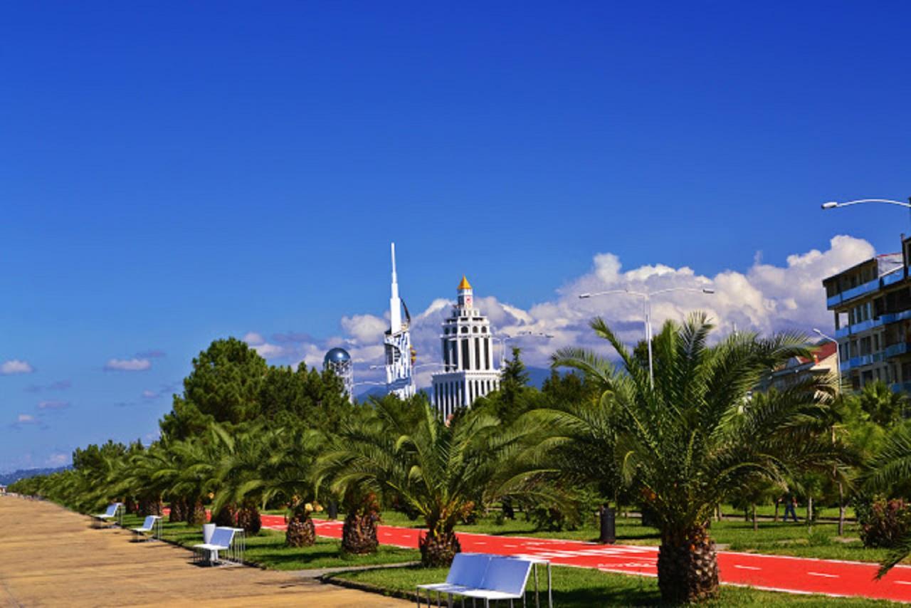 Viva Blue Batumi Aparthotel Exterior foto
