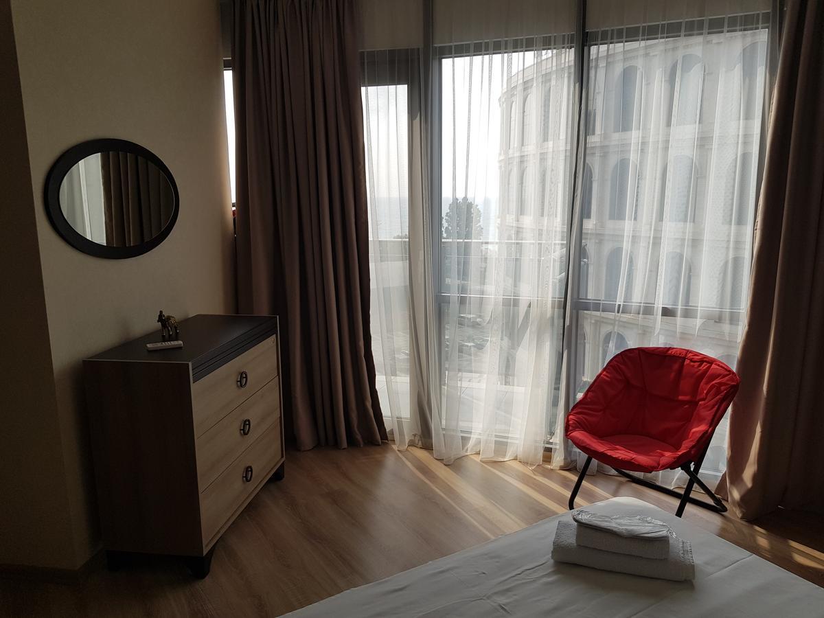 Viva Blue Batumi Aparthotel Exterior foto